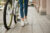 Les chaussures de marche confortables pour suivre le Tour de France : restez à l&rsquo;aise tout en admirant les coureurs